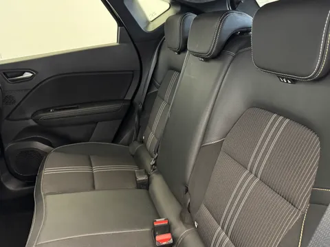 YY73UOH Renault Captur 1.6 E-Tech Plug-in hybrid 160 Engineered 5dr Auto Thumbnail #9