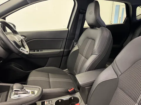 YY73UOH Renault Captur 1.6 E-Tech Plug-in hybrid 160 Engineered 5dr Auto Thumbnail #12