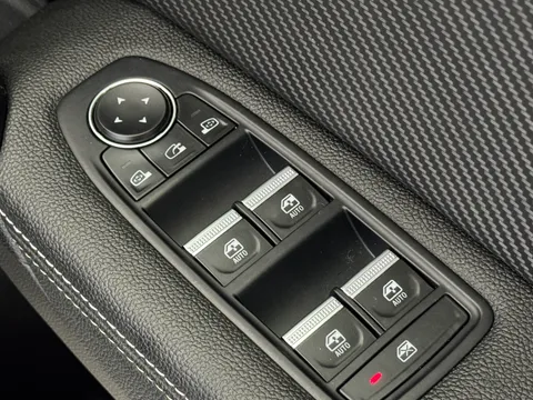 YY73UOH Renault Captur 1.6 E-Tech Plug-in hybrid 160 Engineered 5dr Auto Thumbnail #18