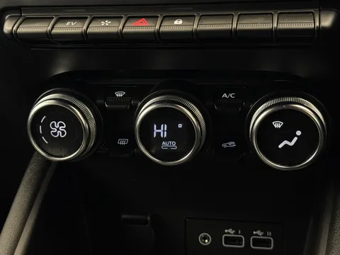 YY73UOH Renault Captur 1.6 E-Tech Plug-in hybrid 160 Engineered 5dr Auto Thumbnail #26