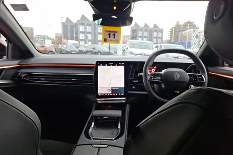 BJ25ZYC Renault Rafale E-Tech FHEV Techno Esprit Alpine 5dr Auto 4C Thumbnail #4