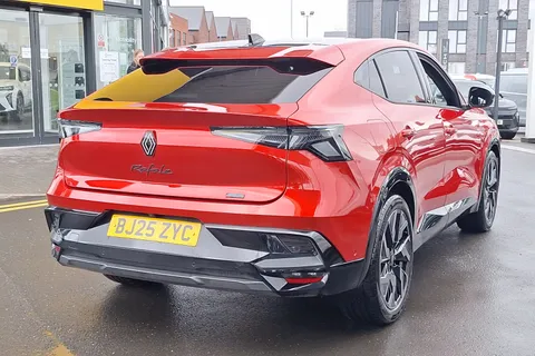 BJ25ZYC Renault Rafale E-Tech FHEV Techno Esprit Alpine 5dr Auto 4C Thumbnail #25