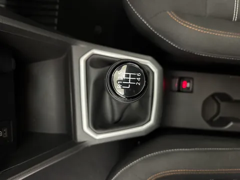 DL23WVM Dacia Sandero Stepway 1.0 TCe Journey 5dr Thumbnail #12