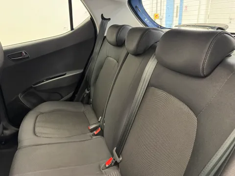 11 of 33 for HYUNDAI I10 1.2 SE 5dr