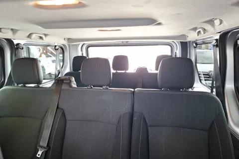 YE69WZA Renault Trafic SL28 ENERGY dCi 120 Sport Nav 9 Seater Thumbnail #11