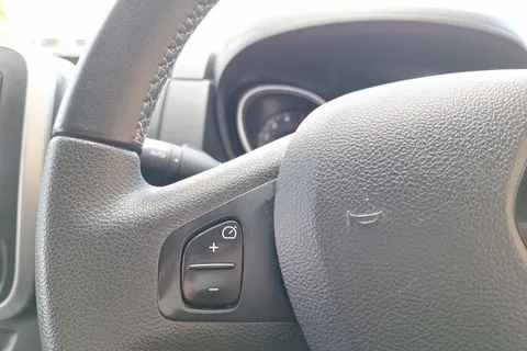 YE69WZA Renault Trafic SL28 ENERGY dCi 120 Sport Nav 9 Seater Thumbnail #15