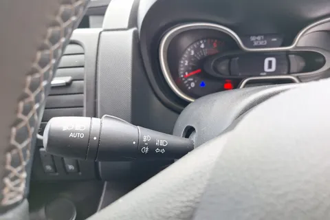 YE69WZA Renault Trafic SL28 ENERGY dCi 120 Sport Nav 9 Seater Thumbnail #17