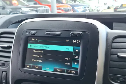 YE69WZA Renault Trafic SL28 ENERGY dCi 120 Sport Nav 9 Seater Thumbnail #21