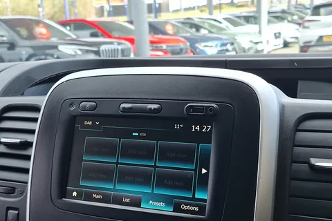 YE69WZA Renault Trafic SL28 ENERGY dCi 120 Sport Nav 9 Seater Thumbnail #22