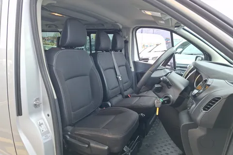 YE69WZA Renault Trafic SL28 ENERGY dCi 120 Sport Nav 9 Seater Thumbnail #29
