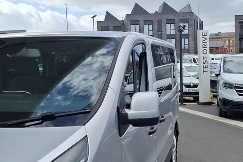 YE69WZA Renault Trafic SL28 ENERGY dCi 120 Sport Nav 9 Seater Thumbnail #32