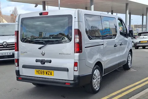 YE69WZA Renault Trafic SL28 ENERGY dCi 120 Sport Nav 9 Seater Thumbnail #37