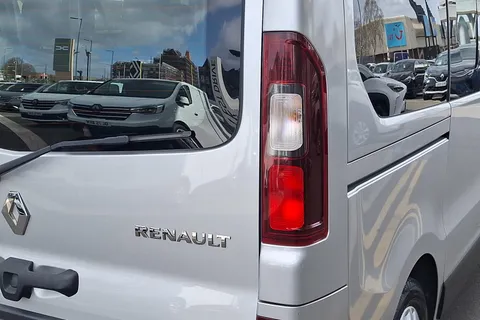 YE69WZA Renault Trafic SL28 ENERGY dCi 120 Sport Nav 9 Seater Thumbnail #38
