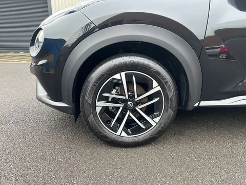 OW25DYM Nissan Juke 1.6 Hybrid N-Connecta 5dr Auto Thumbnail #9