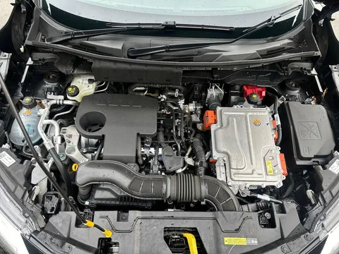 OW25DYM Nissan Juke 1.6 Hybrid N-Connecta 5dr Auto Thumbnail #12