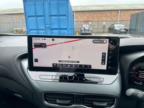 OW25DYM Nissan Juke 1.6 Hybrid N-Connecta 5dr Auto Thumbnail #14