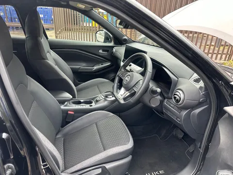 OW25DYM Nissan Juke 1.6 Hybrid N-Connecta 5dr Auto Thumbnail #17