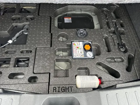 OW25DYM Nissan Juke 1.6 Hybrid N-Connecta 5dr Auto Thumbnail #20