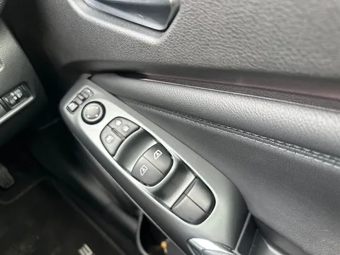 OW25DYM Nissan Juke 1.6 Hybrid N-Connecta 5dr Auto Thumbnail #26