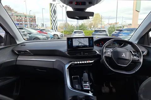 NM21LBV Peugeot 3008 1.6 Hybrid 225 Allure Premium 5dr e-EAT8 Thumbnail #4