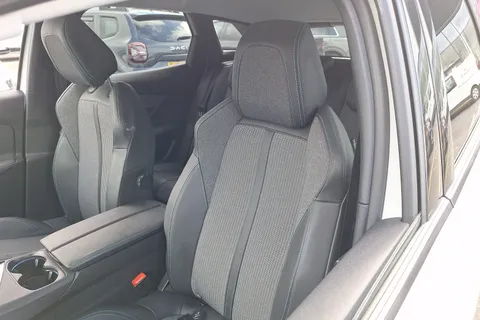 NM21LBV Peugeot 3008 1.6 Hybrid 225 Allure Premium 5dr e-EAT8 Thumbnail #37