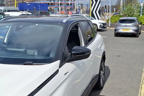 NM21LBV Peugeot 3008 1.6 Hybrid 225 Allure Premium 5dr e-EAT8 Thumbnail #40