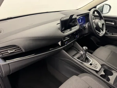 DV22OJE Nissan Qashqai 1.3 DiG-T MH N-Connecta 5dr Thumbnail #15