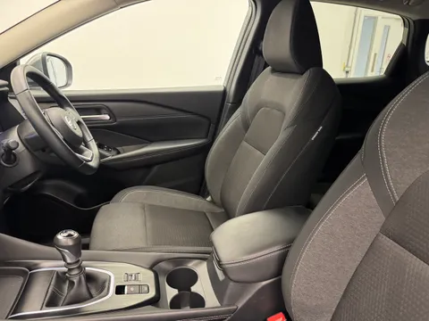 DV22OJE Nissan Qashqai 1.3 DiG-T MH N-Connecta 5dr Thumbnail #16