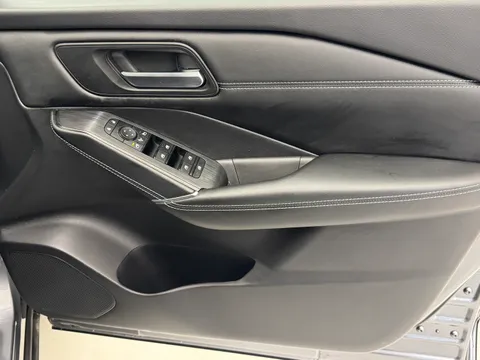 DV22OJE Nissan Qashqai 1.3 DiG-T MH N-Connecta 5dr Thumbnail #22