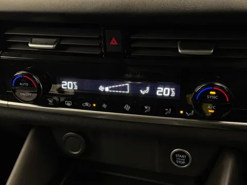 DV22OJE Nissan Qashqai 1.3 DiG-T MH N-Connecta 5dr Thumbnail #30