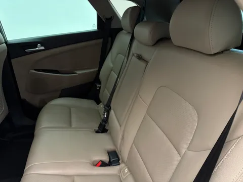 YP16SFJ Hyundai Tucson 2.0 CRDi Premium 5dr Auto Thumbnail #11