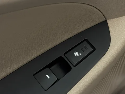 YP16SFJ Hyundai Tucson 2.0 CRDi Premium 5dr Auto Thumbnail #12