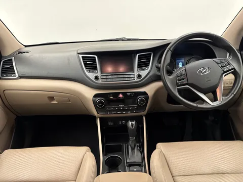 YP16SFJ Hyundai Tucson 2.0 CRDi Premium 5dr Auto Thumbnail #2