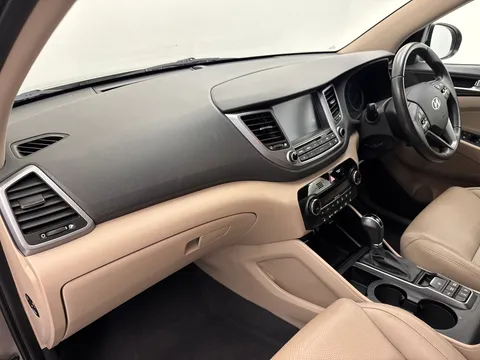 YP16SFJ Hyundai Tucson 2.0 CRDi Premium 5dr Auto Thumbnail #13