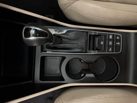 YP16SFJ Hyundai Tucson 2.0 CRDi Premium 5dr Auto Thumbnail #16