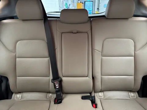 YP16SFJ Hyundai Tucson 2.0 CRDi Premium 5dr Auto Thumbnail #17