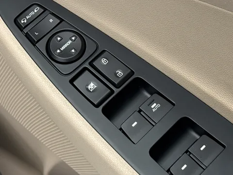 YP16SFJ Hyundai Tucson 2.0 CRDi Premium 5dr Auto Thumbnail #19