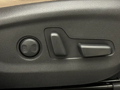 YP16SFJ Hyundai Tucson 2.0 CRDi Premium 5dr Auto Thumbnail #20