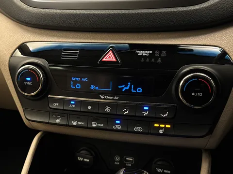 YP16SFJ Hyundai Tucson 2.0 CRDi Premium 5dr Auto Thumbnail #26