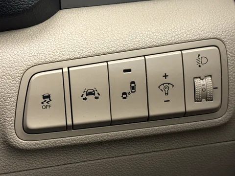 YP16SFJ Hyundai Tucson 2.0 CRDi Premium 5dr Auto Thumbnail #28