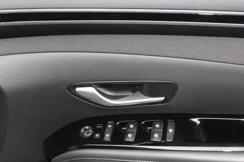 DA73BJZ Hyundai Tucson 1.6 TGDi Hybrid 230 Ultimate 5dr 2WD Auto Thumbnail #21