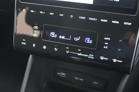 DG21RZX Hyundai Tucson 1.6 TGDi 48V MHD SE Connect 5dr 2WD Thumbnail #25