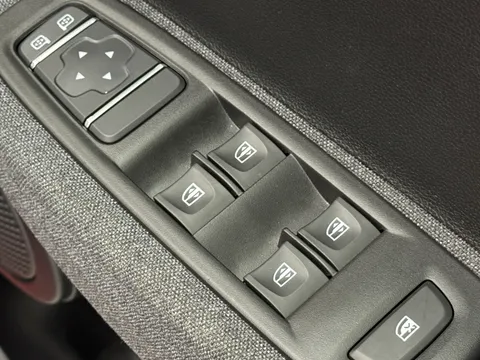 MA71EOX Renault Zoe 80kW Iconic R110 50kWh Rapid Charge 5dr Auto Thumbnail #20