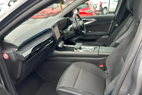 BN73ZKG Renault Austral E-Tech FHEV Iconic Esprit Alpine 5dr Auto 4C Thumbnail #3