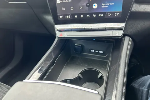 BN73ZKG Renault Austral E-Tech FHEV Iconic Esprit Alpine 5dr Auto 4C Thumbnail #21