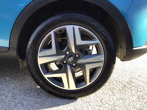 DY23OKU Hyundai Bayon 1.0 TGDi 48V MHEV Premium 5dr DCT Thumbnail #12