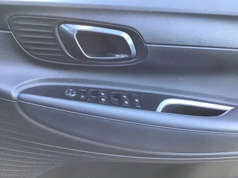 DY23OKU Hyundai Bayon 1.0 TGDi 48V MHEV Premium 5dr DCT Thumbnail #24