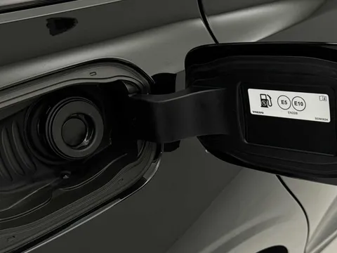 DN74VXH Volvo V60 2.0 T6 [350] PHEV Plus Dark 5dr AWD Auto Thumbnail #16