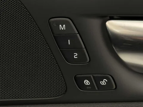 DN74VXH Volvo V60 2.0 T6 [350] PHEV Plus Dark 5dr AWD Auto Thumbnail #24