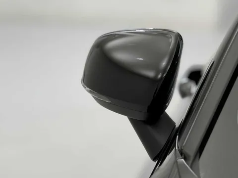 DN74VXH Volvo V60 2.0 T6 [350] PHEV Plus Dark 5dr AWD Auto Thumbnail #33